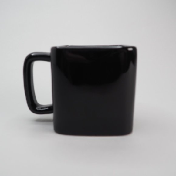 HILTON Quebec Hotel Square Mug - Picture 4 of 8